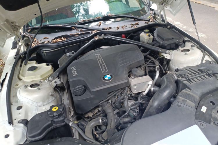 Used BMW Z4 2013 sDrive20i Leading Model Engine Bay