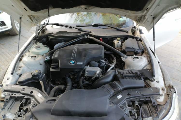 Used BMW Z4 2013 sDrive20i Leading Model Engine Bay