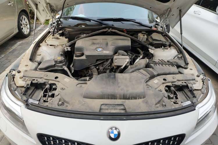 Used BMW Z4 2013 sDrive20i Leading Model Engine Bay