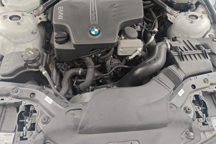 Used BMW Z4 2013 sDrive20i Leading Model Engine Bay