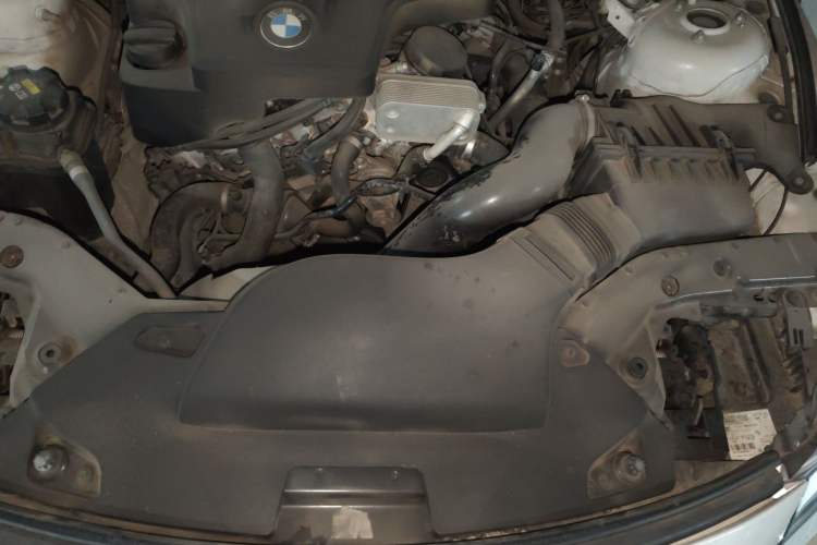 Used BMW Z4 2013 sDrive20i Leading Model Engine Bay