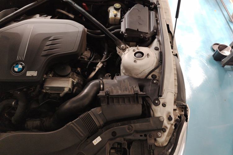 Used BMW Z4 2013 sDrive20i Leading Model Engine Bay Left
