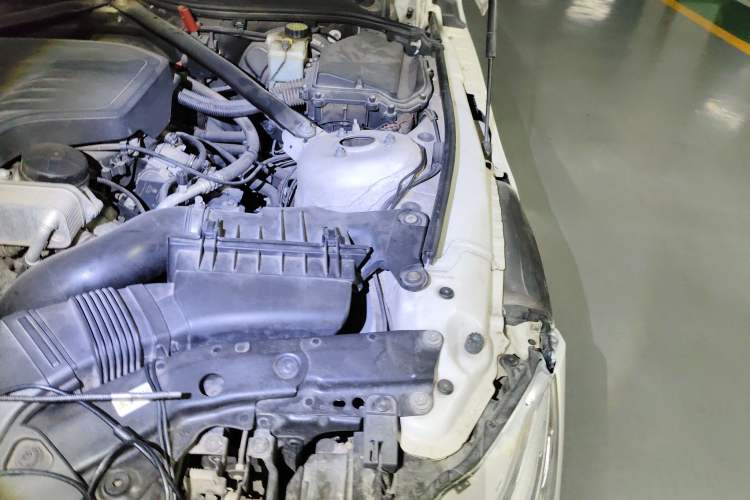 Used BMW Z4 2013 sDrive20i Leading Model Engine Bay Left
