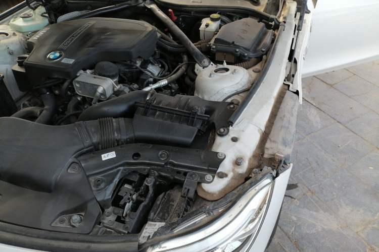 Used BMW Z4 2013 sDrive20i Leading Model Engine Bay Left