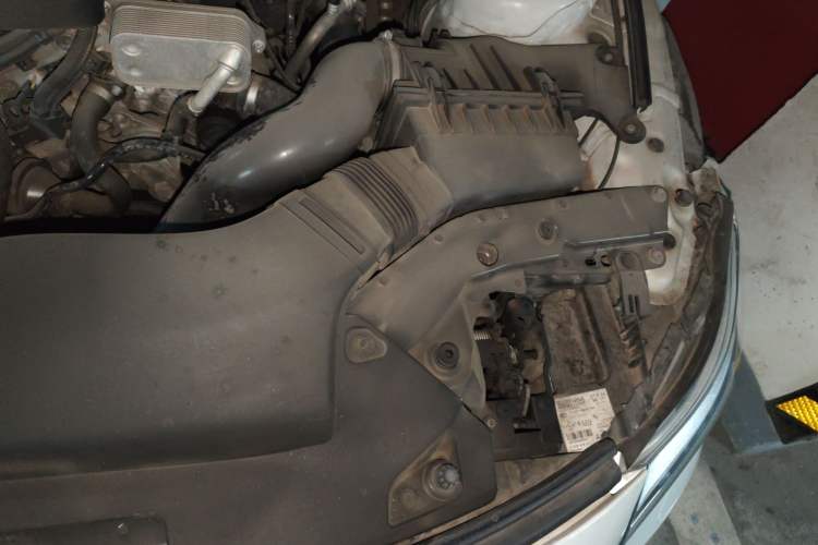 Used BMW Z4 2013 sDrive20i Leading Model Engine Bay Left
