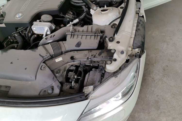 Used BMW Z4 2013 sDrive20i Leading Model Engine Bay Left