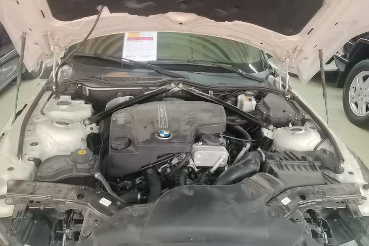 Used BMW Z4 2013 sDrive20i Leading Model Engine Bay