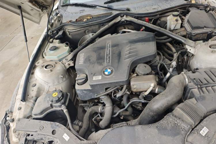 Used BMW Z4 2013 sDrive20i Leading Model Engine Bay Right