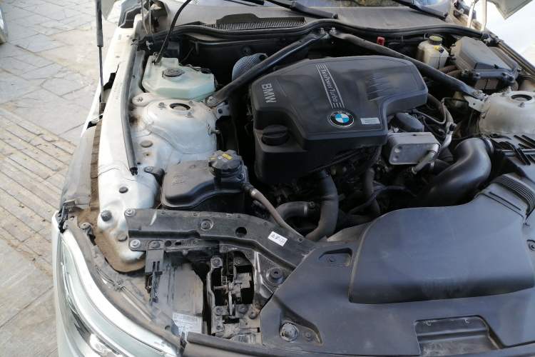 Used BMW Z4 2013 sDrive20i Leading Model Engine Bay Right