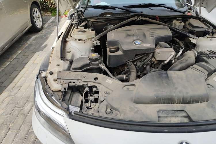 Used BMW Z4 2013 sDrive20i Leading Model Engine Bay Right