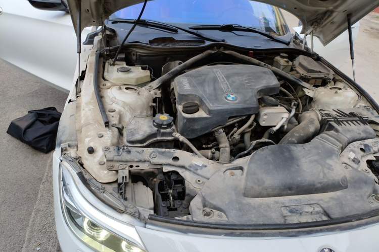 Used BMW Z4 2013 sDrive20i Leading Model Engine Bay Right