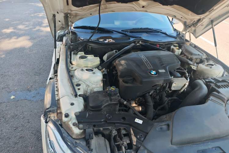 Used BMW Z4 2013 sDrive20i Leading Model Engine Bay Right