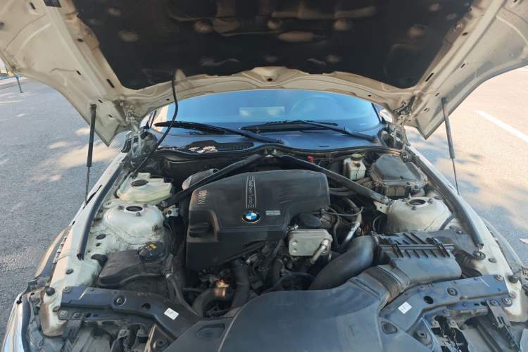 Used BMW Z4 2013 sDrive20i Leading Model Engine Bay