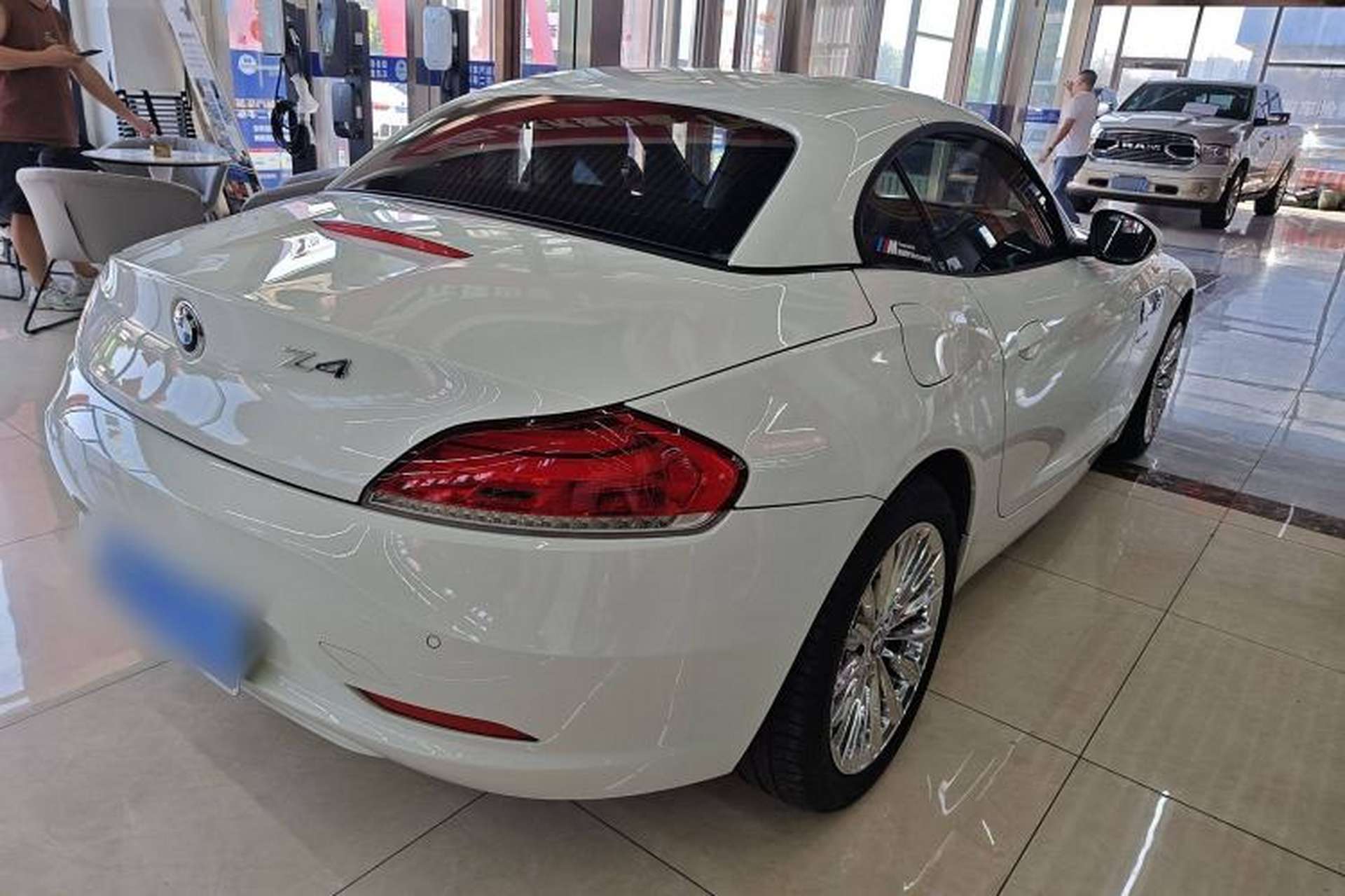 Used BMW Z4 2013 sDrive20i Leading Model Exterior 3