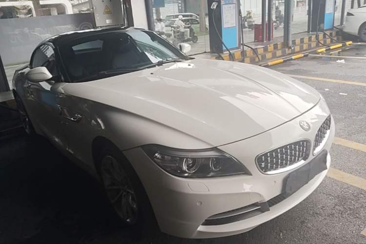 Used BMW Z4 2013 sDrive20i Leading Model Front Right 45 Deg