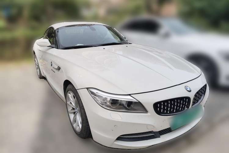 Used BMW Z4 2013 sDrive20i Leading Model Front Right 45 Deg