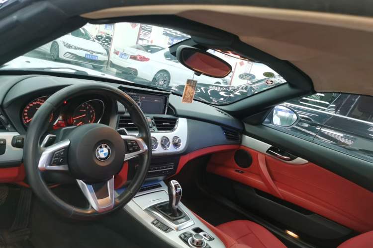 Used BMW Z4 2013 sDrive20i Leading Model Headliner