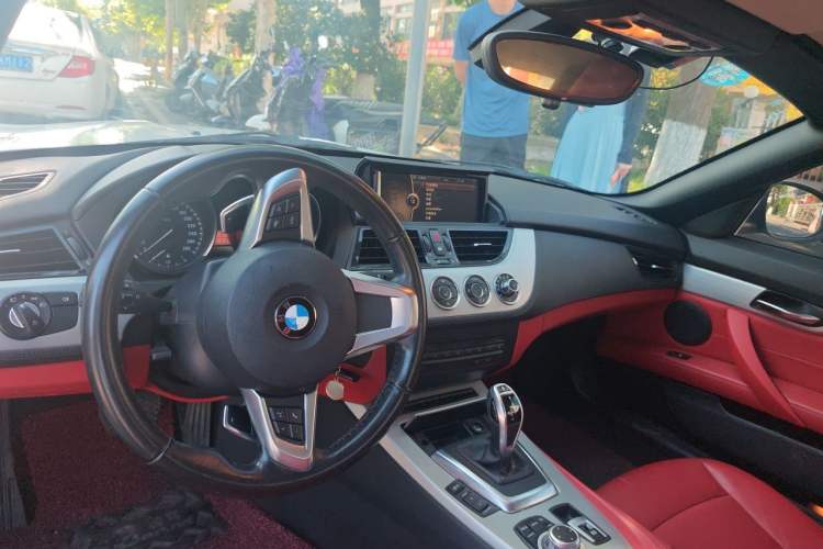 Used BMW Z4 2013 sDrive20i Leading Model Headliner