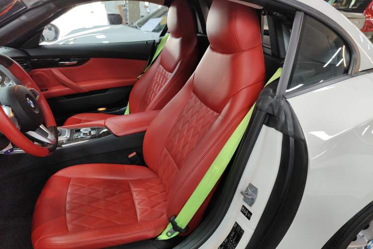 Used BMW Z4 2013 sDrive20i Leading Model Interior 1