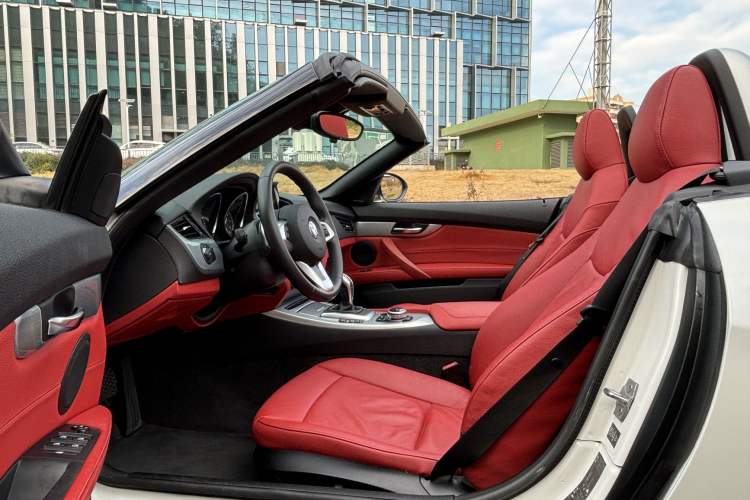 Used BMW Z4 2013 sDrive20i Leading Model Interior 11