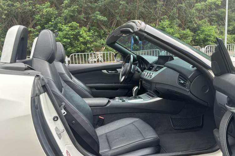 Used BMW Z4 2013 sDrive20i Leading Model Interior 12