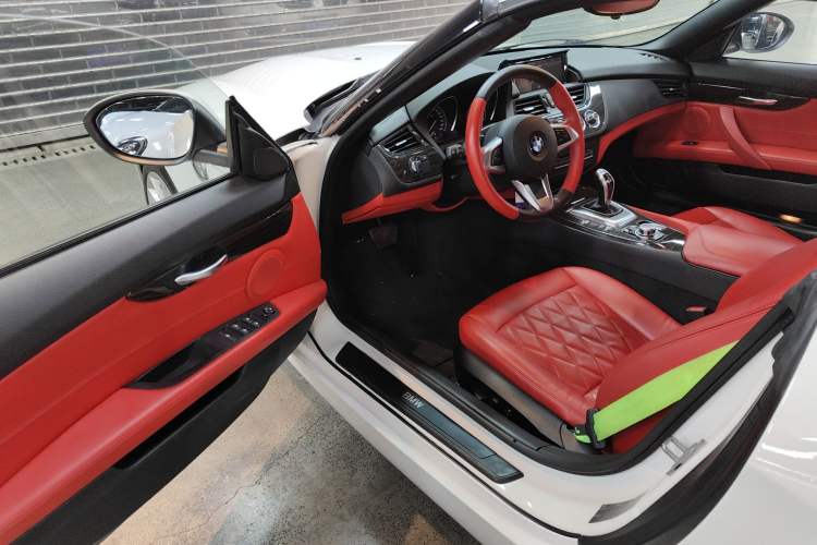 Used BMW Z4 2013 sDrive20i Leading Model Interior 2