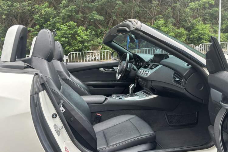 Used BMW Z4 2013 sDrive20i Leading Model Interior 2
