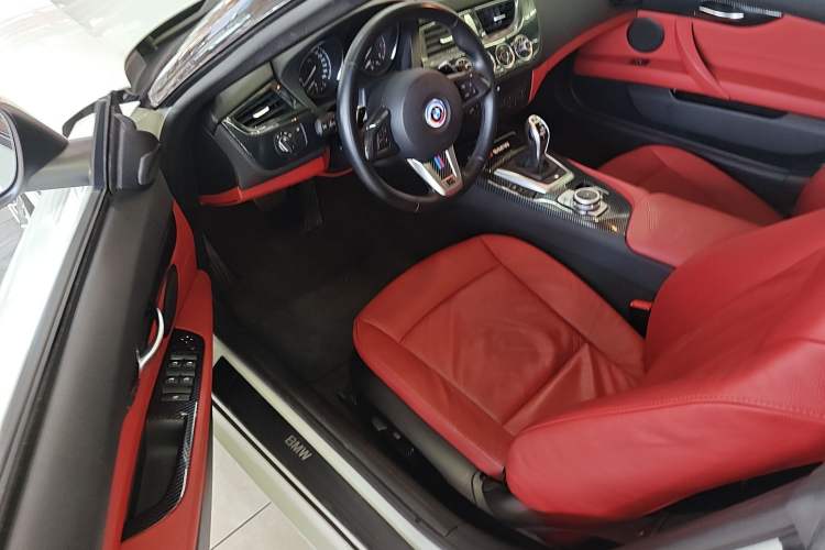 Used BMW Z4 2013 sDrive20i Leading Model Interior 2