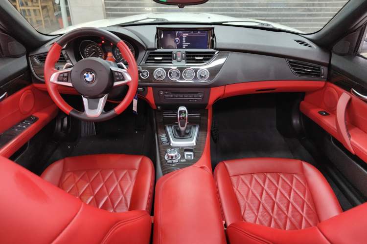 Used BMW Z4 2013 sDrive20i Leading Model Interior 3