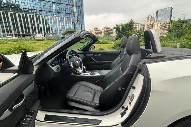 Used BMW Z4 2013 sDrive20i Leading Model Interior 3