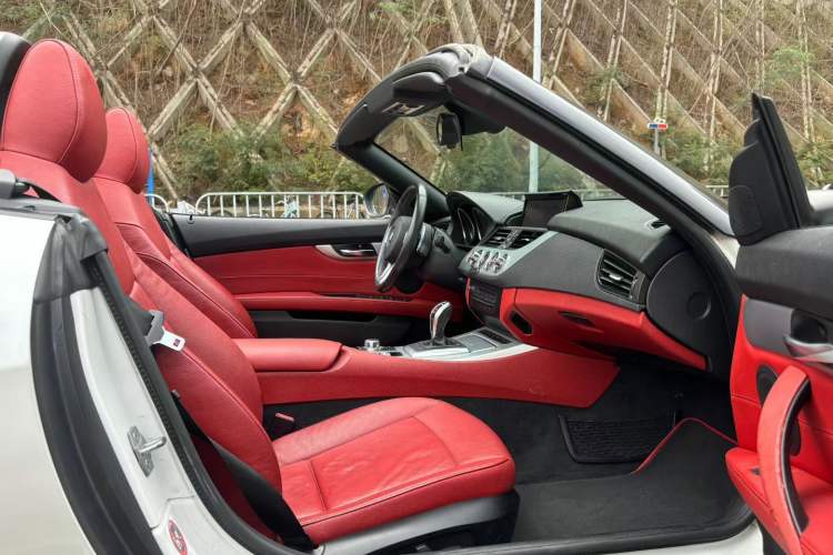 Used BMW Z4 2013 sDrive20i Leading Model Interior 4