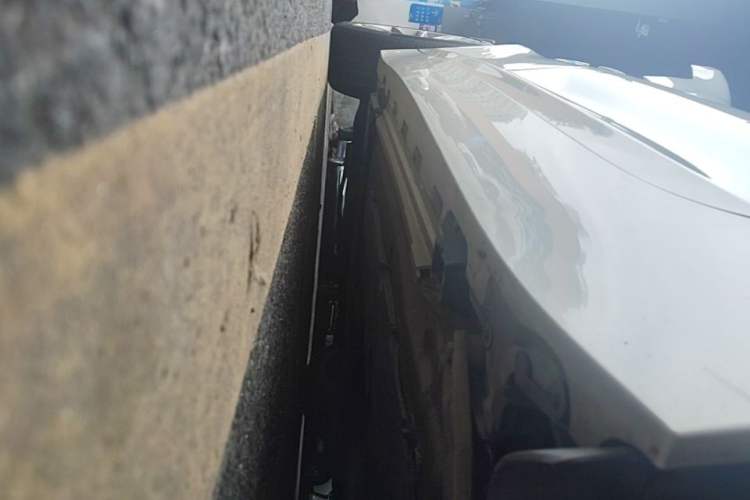Used BMW Z4 2013 sDrive20i Leading Model Left Side Sill