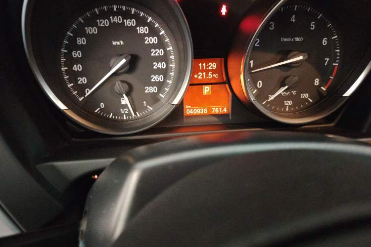 Used BMW Z4 2013 sDrive20i Leading Model Odometer Close Up