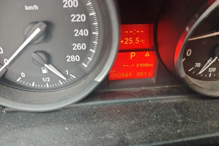Used BMW Z4 2013 sDrive20i Leading Model Odometer Close Up