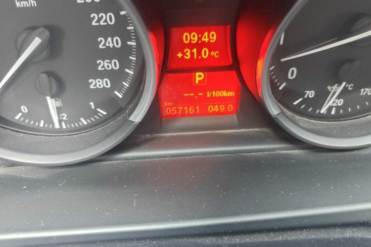 Used BMW Z4 2013 sDrive20i Leading Model Odometer Close Up