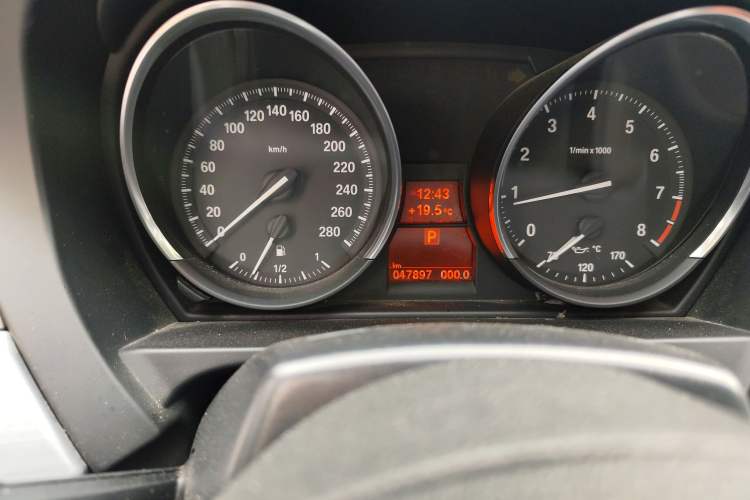 Used BMW Z4 2013 sDrive20i Leading Model Odometer Close Up
