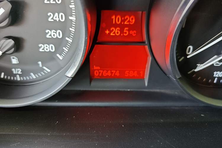 Used BMW Z4 2013 sDrive20i Leading Model Odometer Close Up
