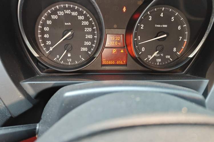 Used BMW Z4 2013 sDrive20i Leading Model Odometer Close Up