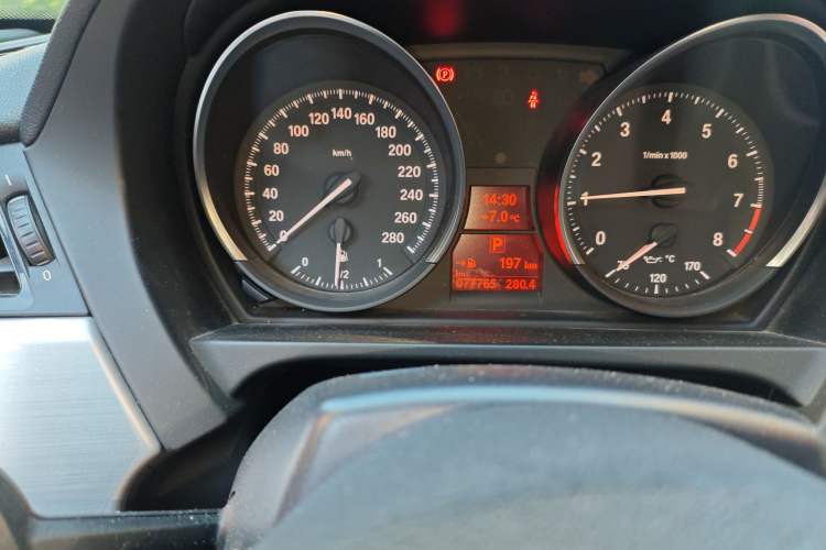 Used BMW Z4 2013 sDrive20i Leading Model Odometer Close Up