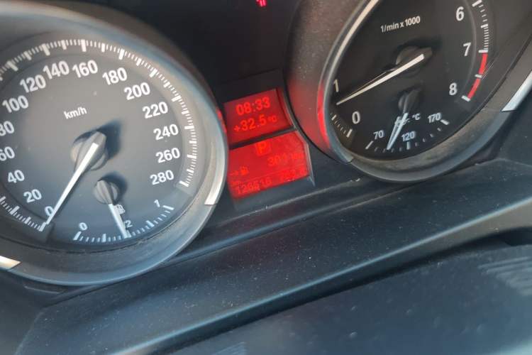 Used BMW Z4 2013 sDrive20i Leading Model Odometer Close Up