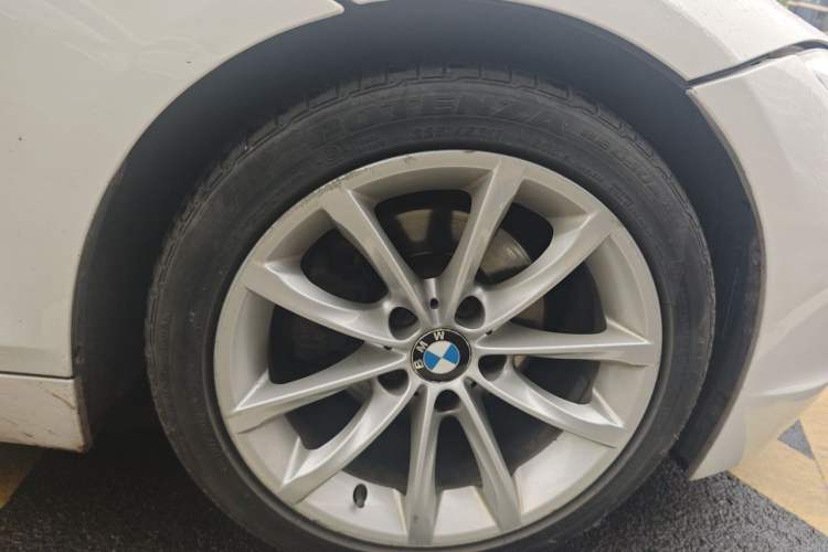 Used BMW Z4 2013 sDrive20i Leading Model Right Front Wheel Hub