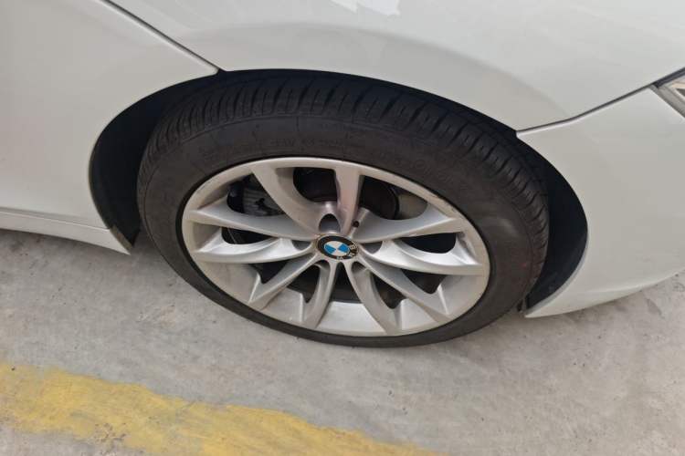 Used BMW Z4 2013 sDrive20i Leading Model Right Front Wheel Hub