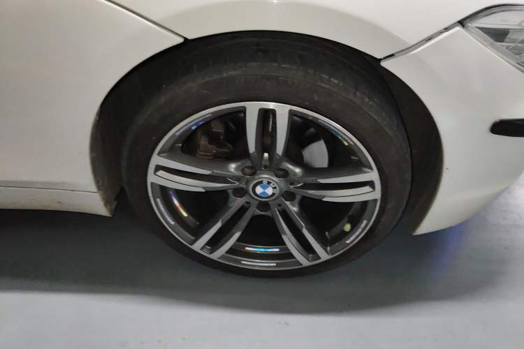 Used BMW Z4 2013 sDrive20i Leading Model Right Front Wheel Hub