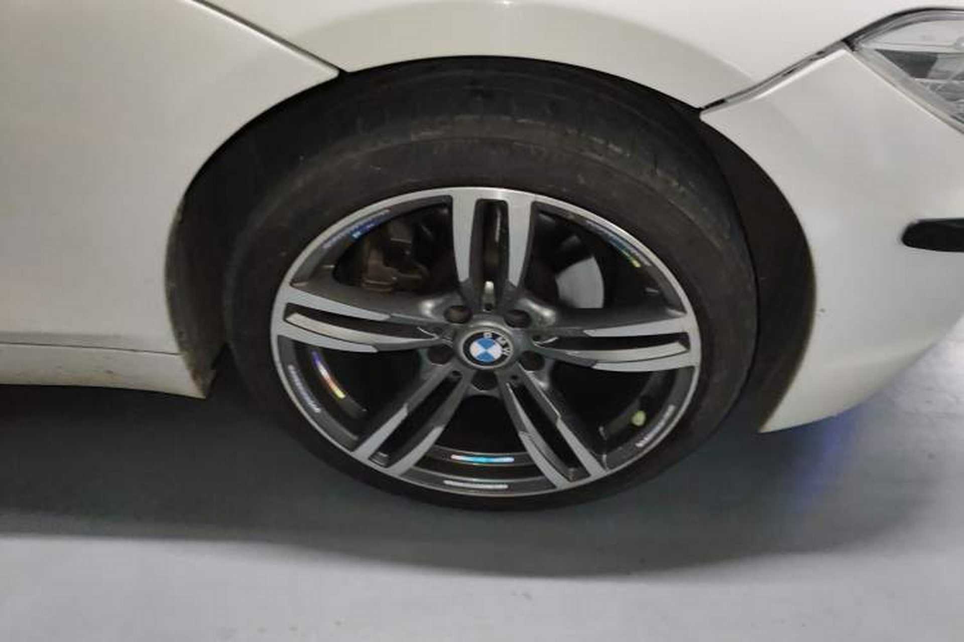 Used BMW Z4 2013 sDrive20i Leading Model Right Front Wheel Hub