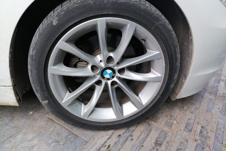 Used BMW Z4 2013 sDrive20i Leading Model Right Front Wheel Hub