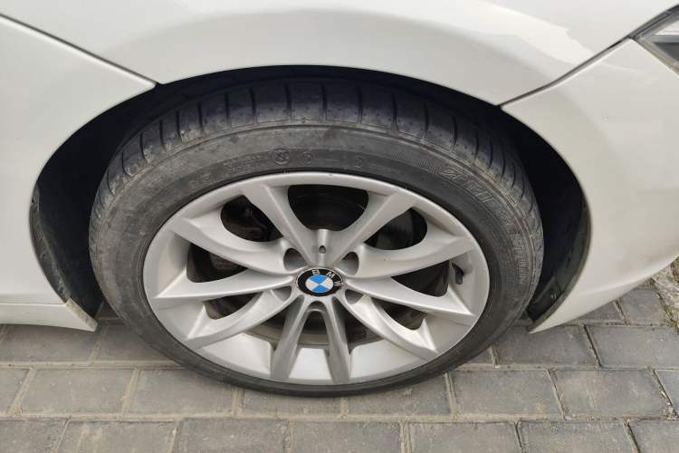 Used BMW Z4 2013 sDrive20i Leading Model Right Front Wheel Hub