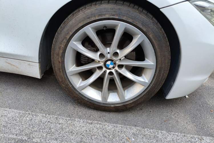 Used BMW Z4 2013 sDrive20i Leading Model Right Front Wheel Hub
