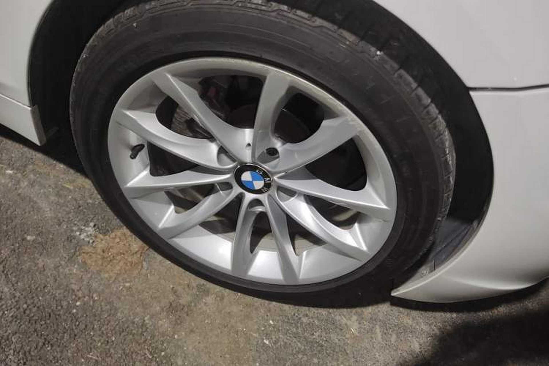 Used BMW Z4 2013 sDrive20i Leading Model Right Front Wheel Hub