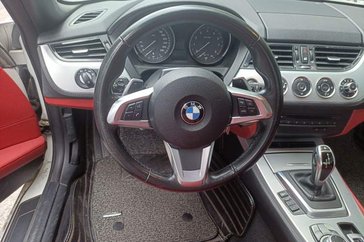 Used BMW Z4 2013 sDrive20i Leading Model Steering Wheel