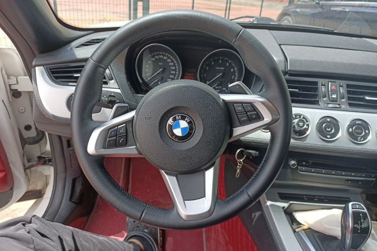 Used BMW Z4 2013 sDrive20i Leading Model Steering Wheel